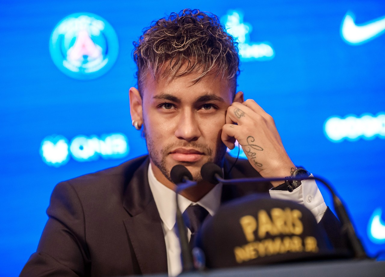 2.22億歐！前經(jīng)紀人談內(nèi)馬爾17年轉(zhuǎn)會巴黎：我甚至給支票拍了張照