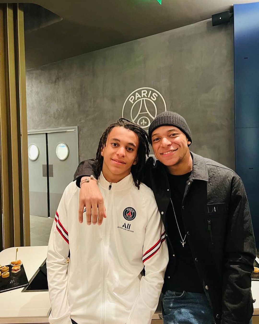 姆巴佩：我弟弟童年過得很不容易，因為總有人提醒他是我的弟弟