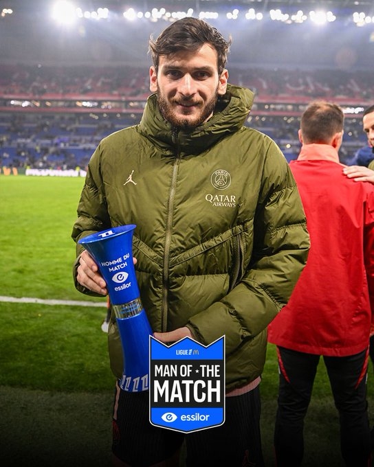 1次助攻+7次過人，克瓦拉茨赫利亞當(dāng)選巴黎3-2里昂全場(chǎng)最佳