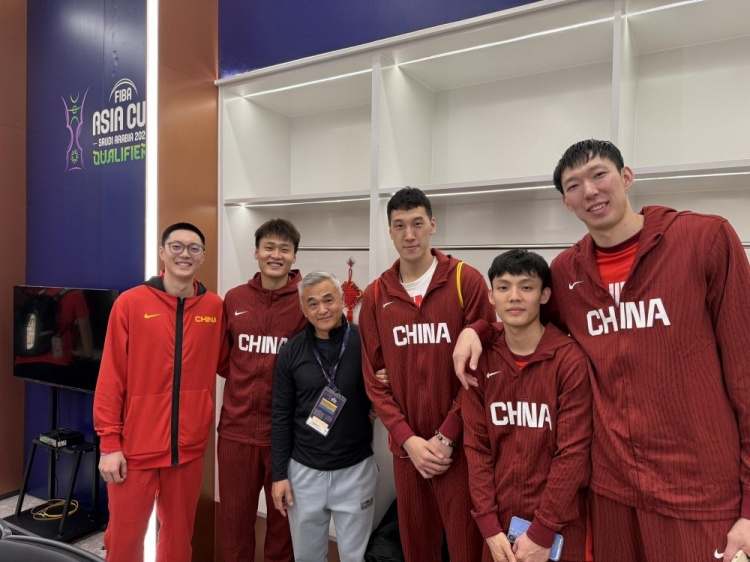 廣東幫！杜潤旺曬部分男籃球員合照：砥礪前行 中國隊