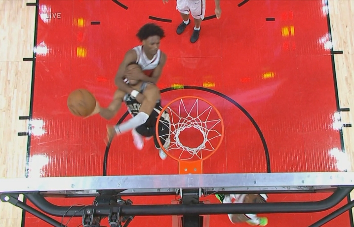 火箭女記者疑惑為何吹阿門惡意！主裁：頭部接觸沒必要并且過度