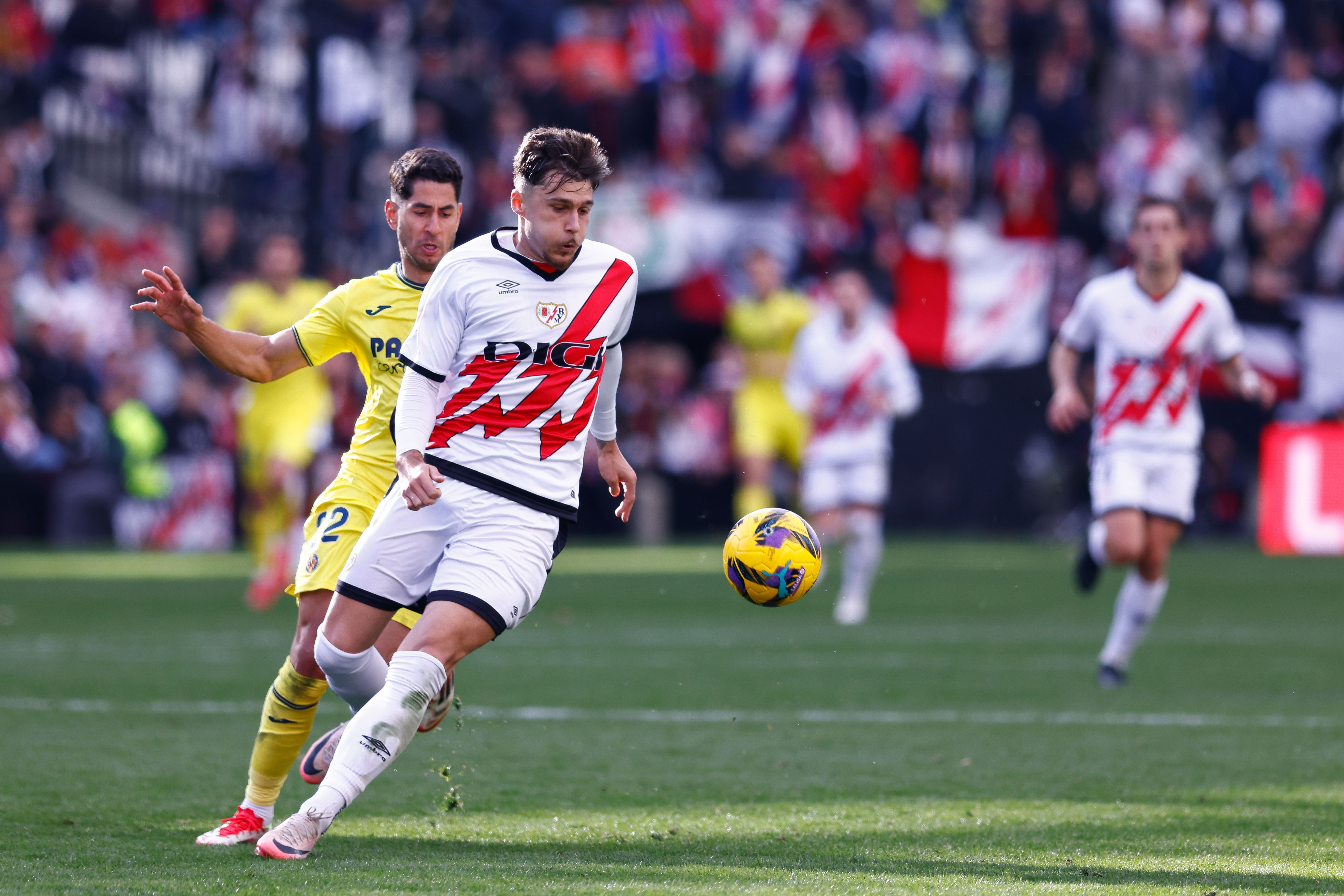 西媒：巴薩考慮今夏引進(jìn)巴列卡諾后衛(wèi)拉蒂烏，球員違約金2500萬(wàn)歐