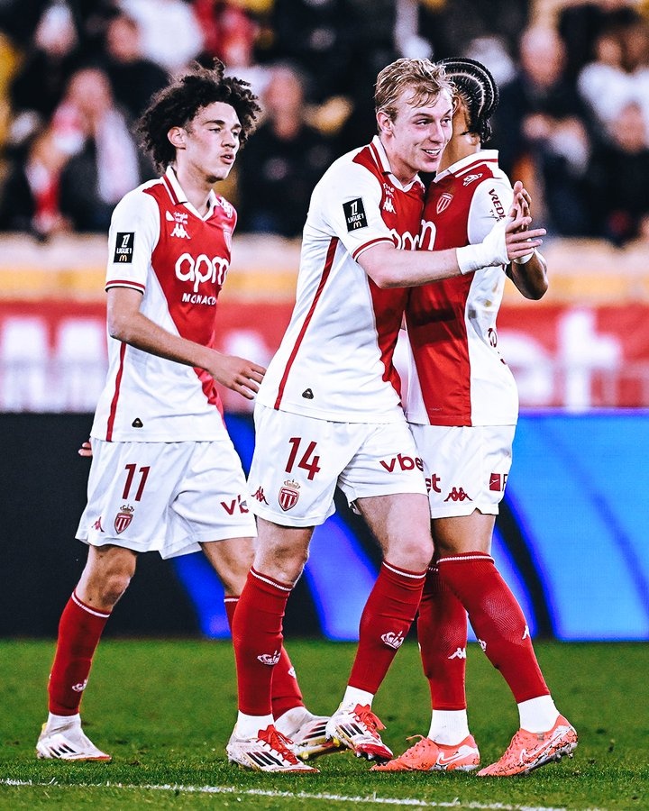 連續(xù)3個(gè)主場戴帽！摩納哥新援比雷斯頭7場法甲10球，破伊布紀(jì)錄