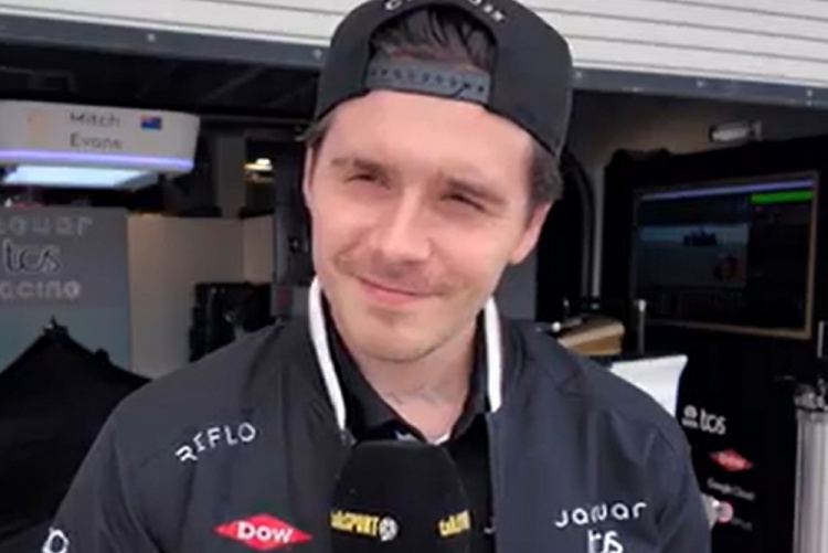 愛(ài)玩賽車！小貝兒子布魯克林：我爸讓我玩得開(kāi)心，但要注意安全