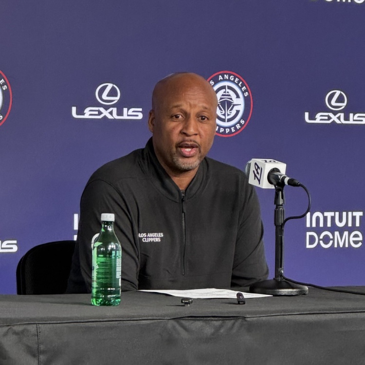 19中7但絕殺！代理主帥：小卡今晚投籃表現(xiàn)不佳 但我仍信任他