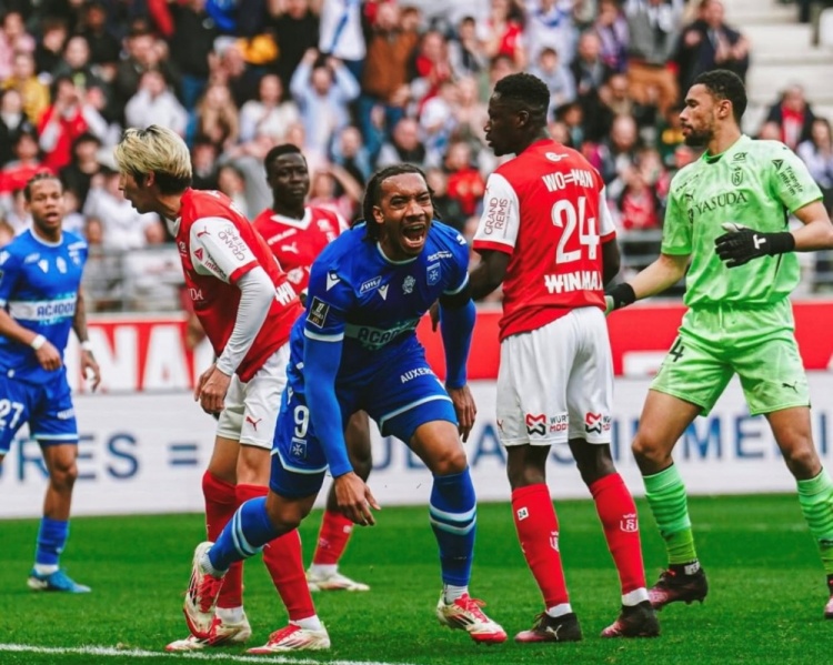 隊(duì)報(bào)：苦盡甘來(lái)！歐塞爾大中鋒貝爾終于在法甲賽場(chǎng)大放異彩！