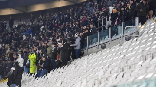 0-4慘?。∶左w：尤文球迷在主場抗議球隊(duì)和管理層，多人提前離場