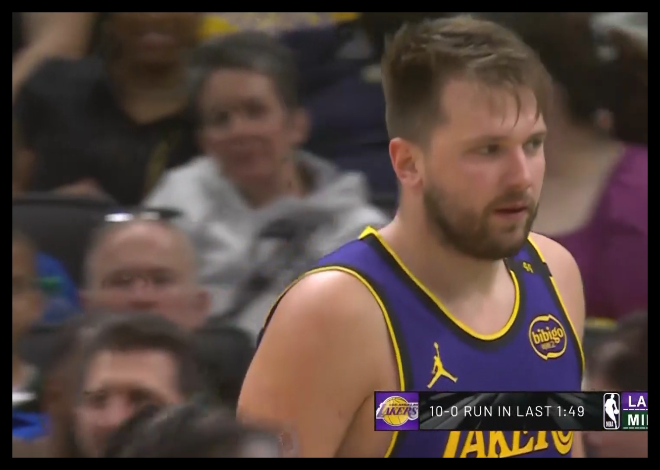 太強了！東契奇撤步金雞獨立后仰三分也能進 上來就打了個10-0！