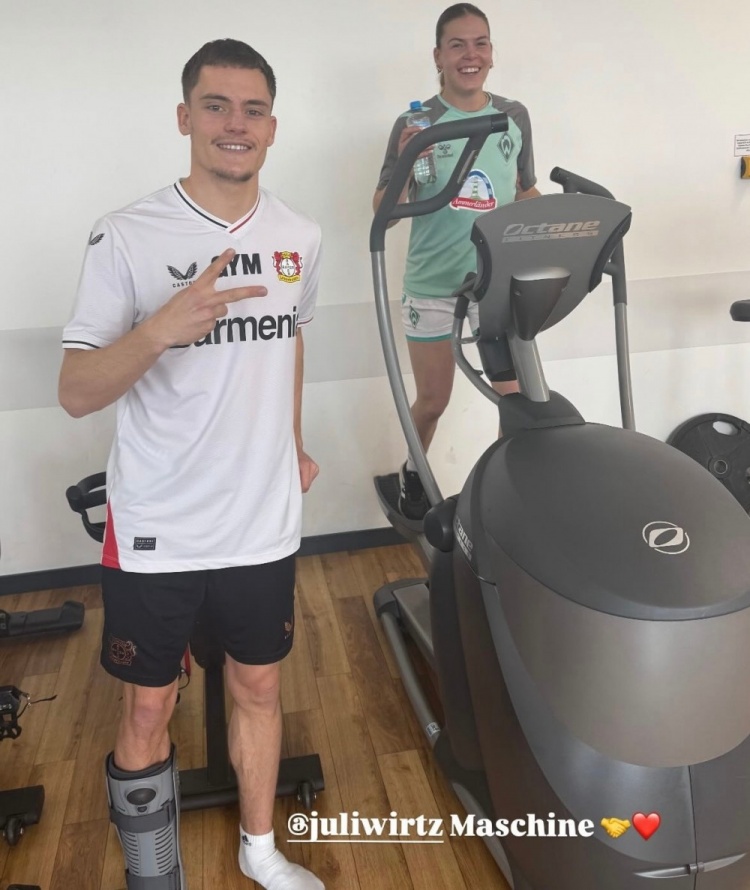 圖片報(bào)：維爾茨仍穿著保護(hù)靴，他與姐姐一起在藥廠康復(fù)中心訓(xùn)練