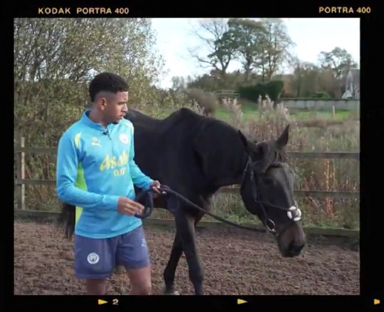 薩維尼奧：足球以外的愛好是馬，曼市多雨又冷但我過得很開心