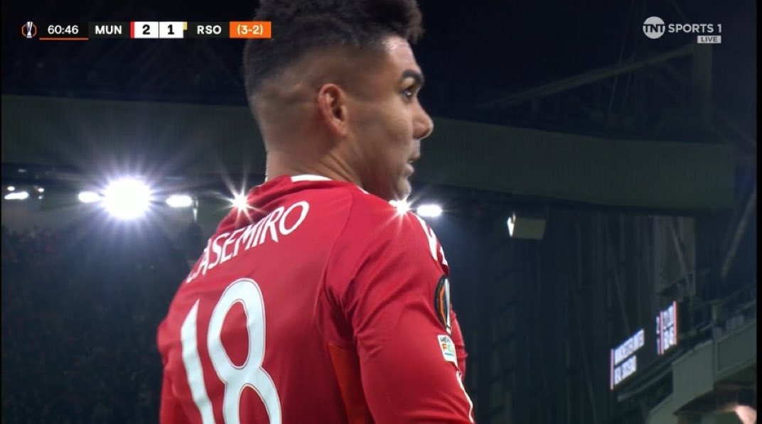 表情一言難盡！達(dá)洛特后場被斷，卡塞米羅迅速補(bǔ)防飛鏟解圍