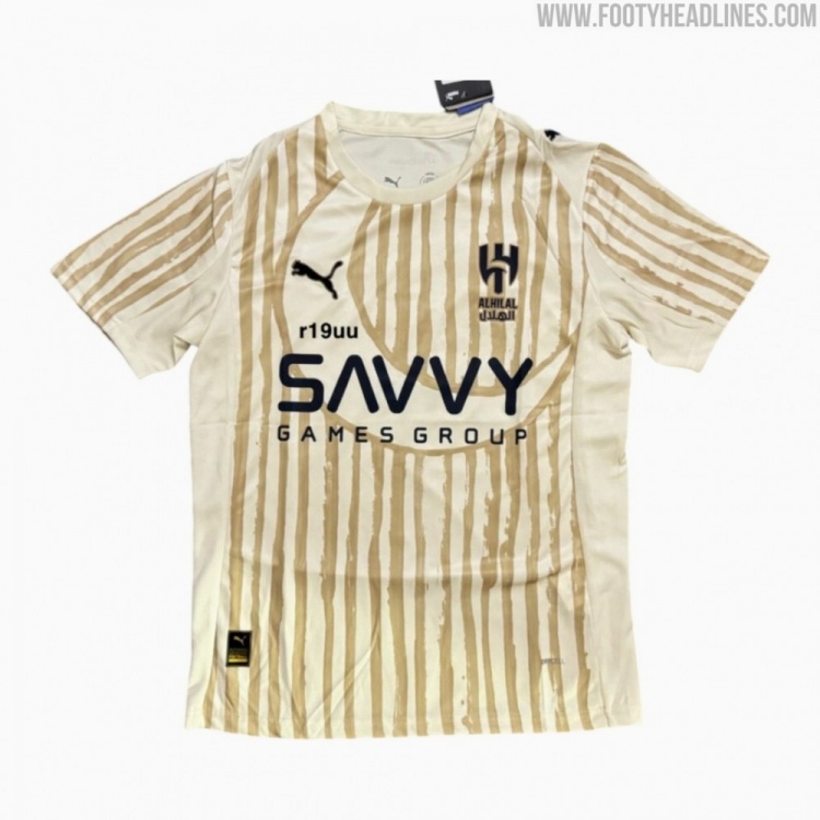 新月世俱杯球衣諜照：米黃色主色調(diào)+棕色條紋，球衣前有月亮圖案