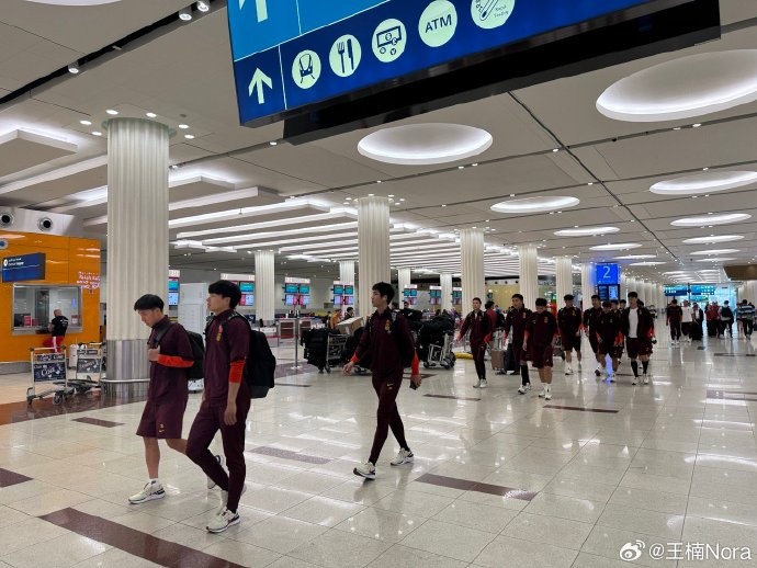 進(jìn)入客戰(zhàn)沙特最后沖刺！國(guó)足離開迪拜，乘坐班機(jī)前往利雅得