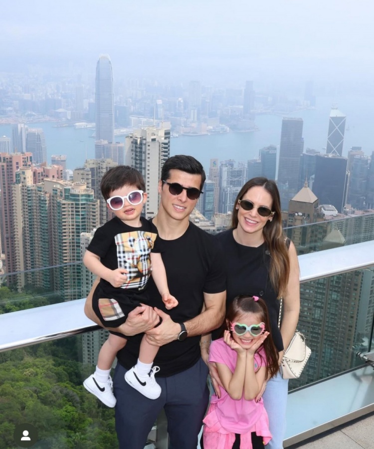 特謝拉帶家人赴中國香港過周末，陳晉一留言：這是個好地方