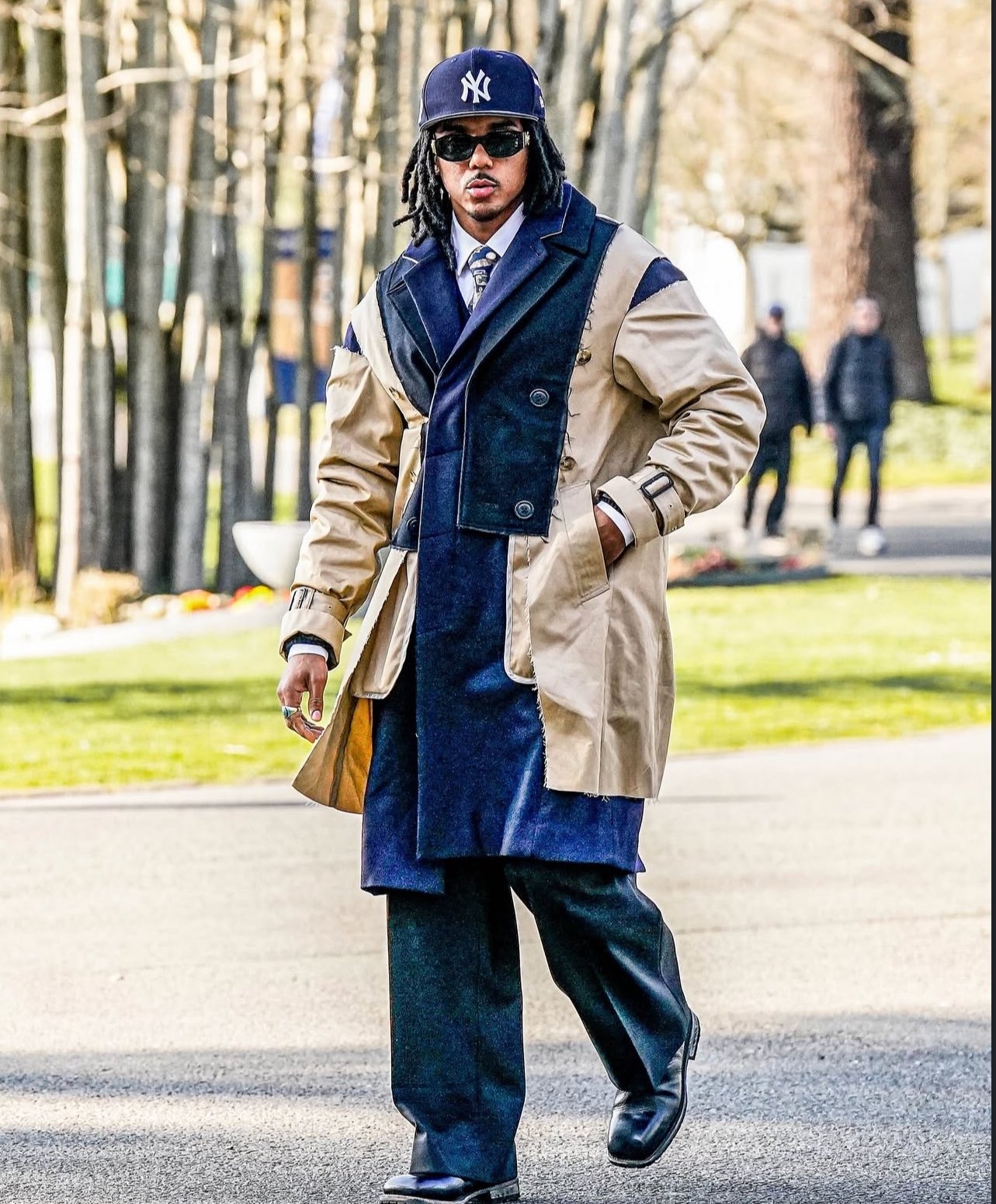 踢球的里面最會穿的！孔德抵達法國訓練營，身著日本小眾品牌外套