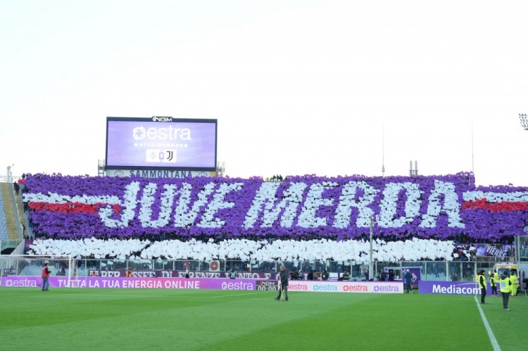 紫百合球迷在審核時(shí)撒謊，到比賽時(shí)展示的TIFO才變成侮辱尤文