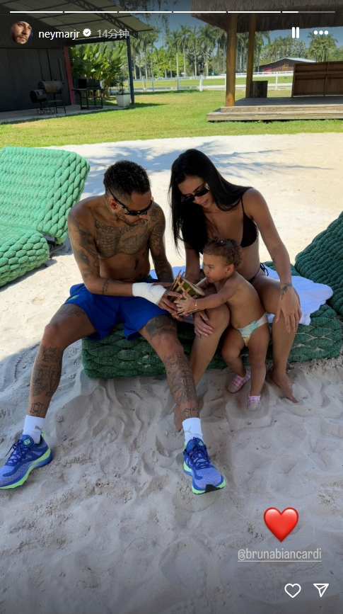 不受場(chǎng)外風(fēng)波影響！內(nèi)馬爾社媒曬照：與伴侶一起帶娃