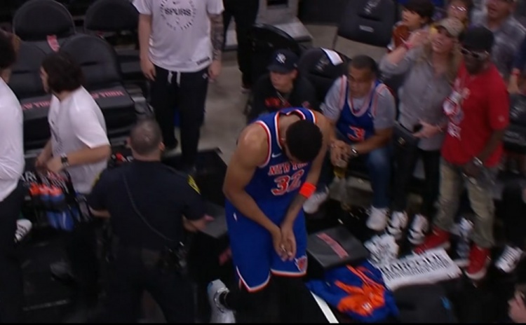 打了15分鐘砍19分！次節(jié)唐斯疑似手指受傷 返回更衣室