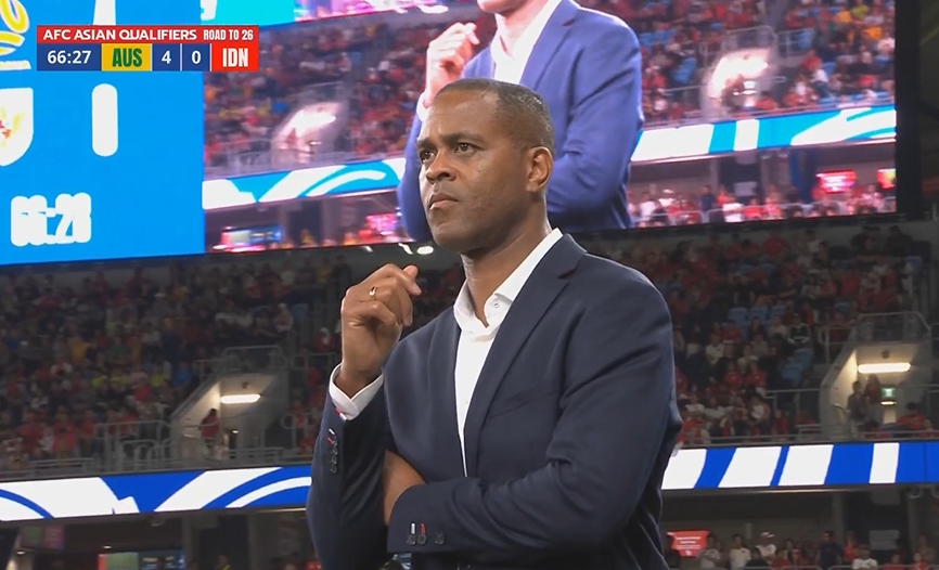 作何感想？印尼61分鐘4球落后，新帥克魯伊維特場(chǎng)邊沉思