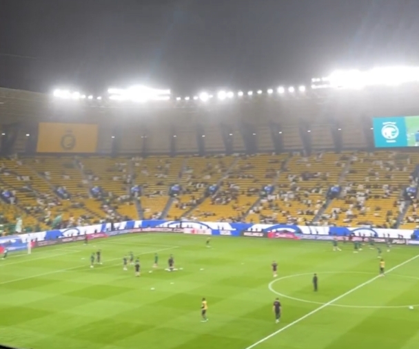 距開賽不到20分鐘，沙特球迷看臺仍有大量空位