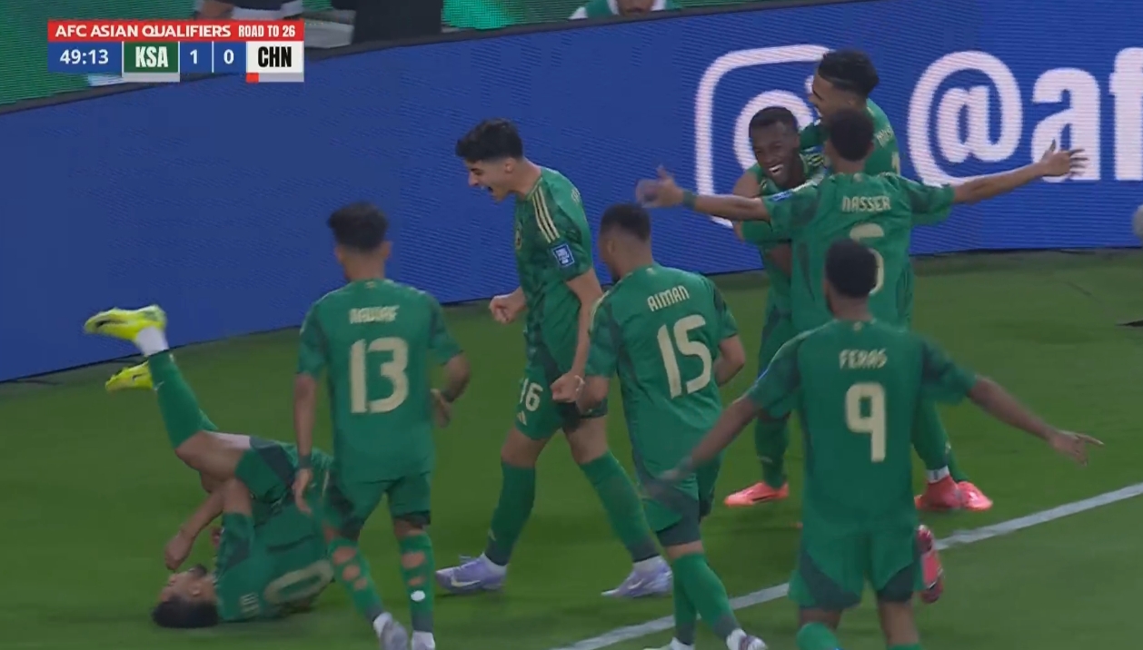 沒(méi)守??！10人國(guó)足0-1落后沙特，王大雷撲救后多薩里再射破門(mén)