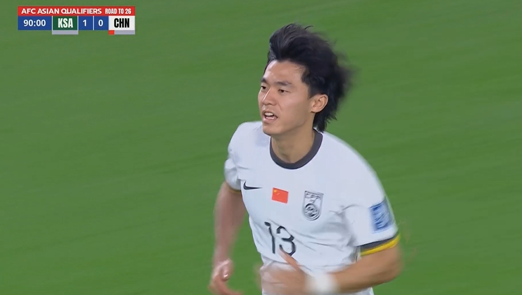 國(guó)足第90分鐘換人，胡荷韜登場(chǎng)換下謝文能