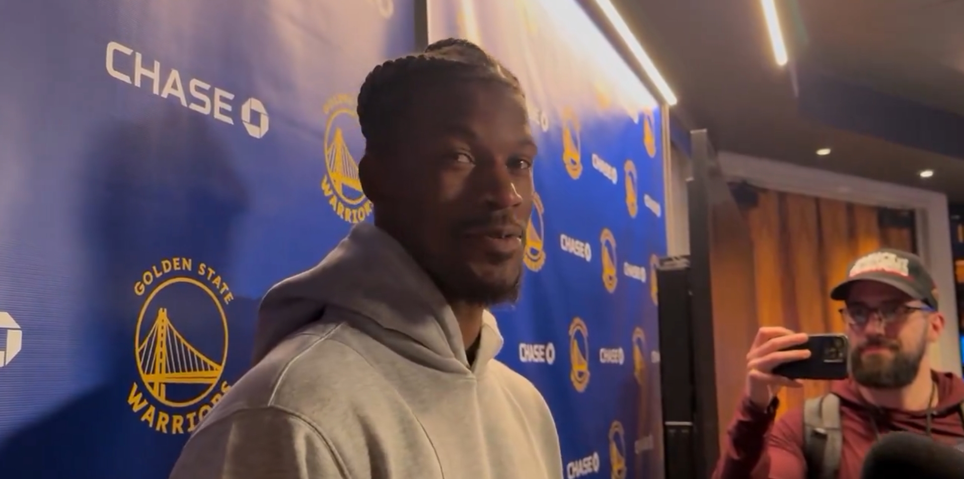 制勝蓋帽后和追夢(mèng)說了啥？巴特勒：我告訴他 他不是唯一會(huì)這個(gè)的~