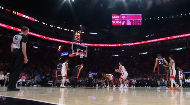 太差勁了！申京再造殺傷但是繼續(xù)兩罰不中 罰球已4中0