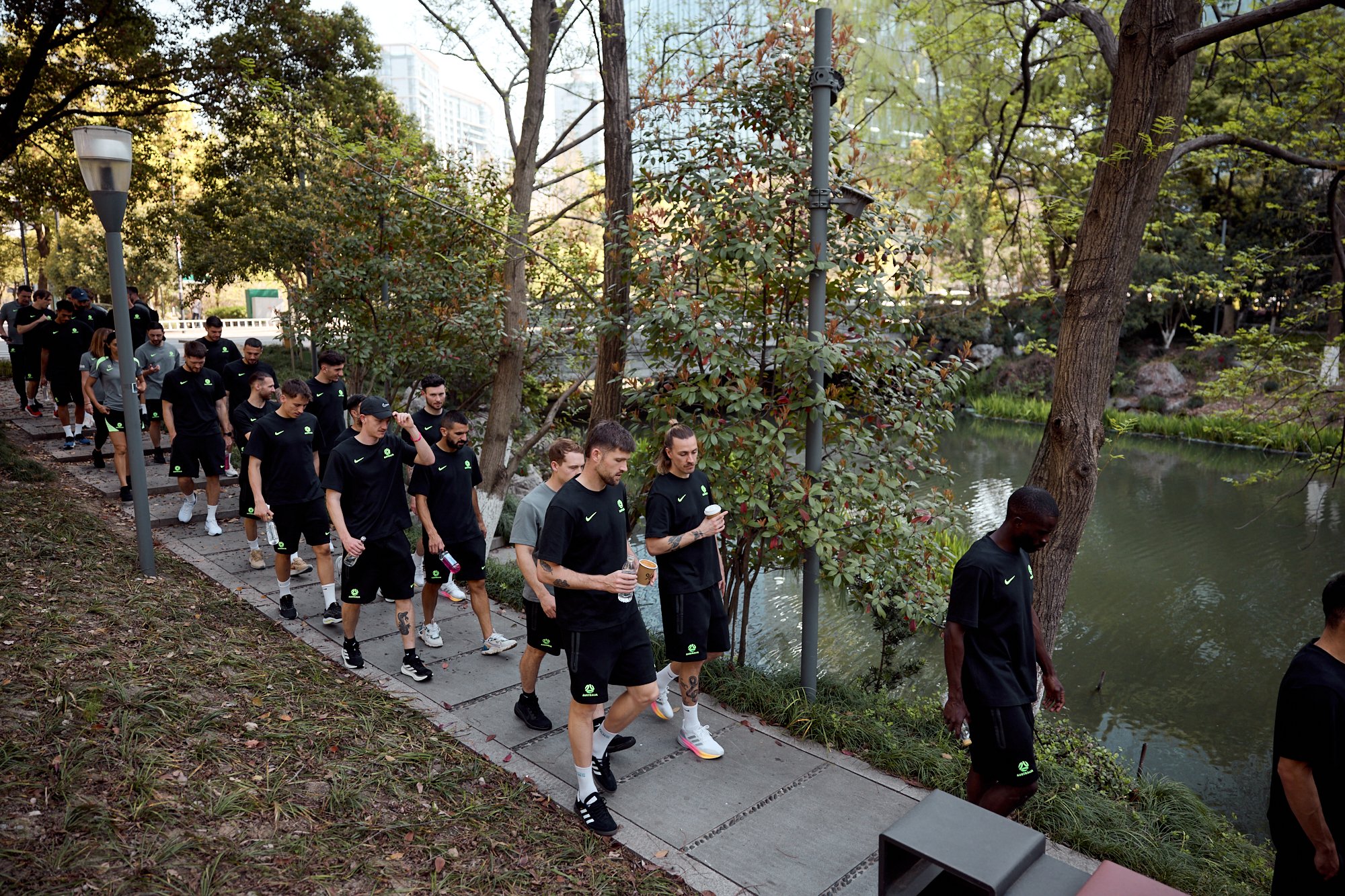 悠閑！今晚戰(zhàn)國足，澳大利亞官推曬照：全隊在杭州漫步?