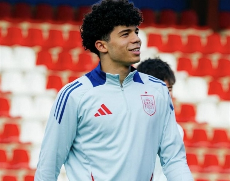 西媒：馬塞洛兒子恩佐-阿爾維斯有望本周末上演皇馬U19隊(duì)首秀