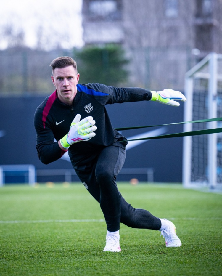 世體：特獅恢復取得明顯進展，他正在提升節(jié)奏、跳躍和撲救反應