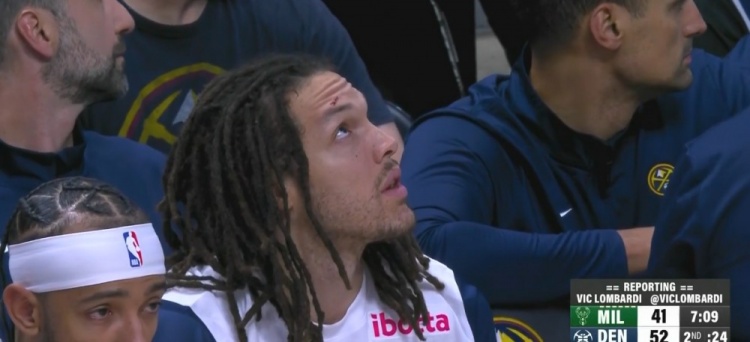 阿隆-戈登眉角流血&有很明顯的傷口 目前3犯在場(chǎng)下休息