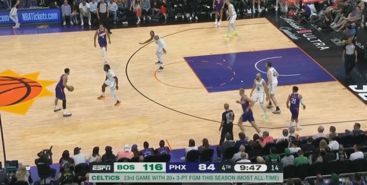 ??綠軍本賽季第23次單場投進(jìn)20+三分 NBA歷史單賽季最多