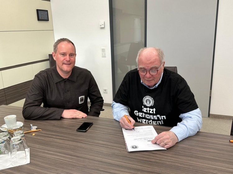 圣保利官方：赫內(nèi)斯認(rèn)購俱樂部合作社股份，感謝他多年至今的支持