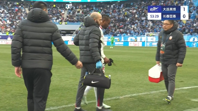 今天第3個！西普里安傷退，亞泰本場已經(jīng)3人因傷被換下