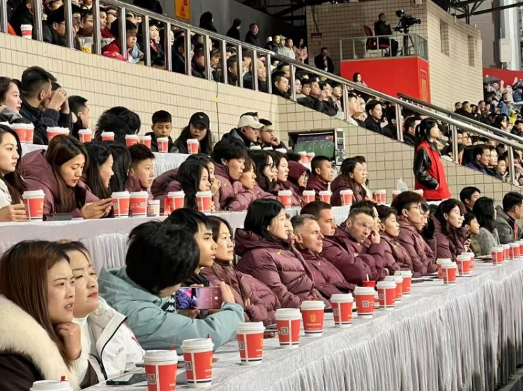 北青體育：中國女足現(xiàn)身中甲賽場，觀看重慶銅梁龍vs遼寧鐵人