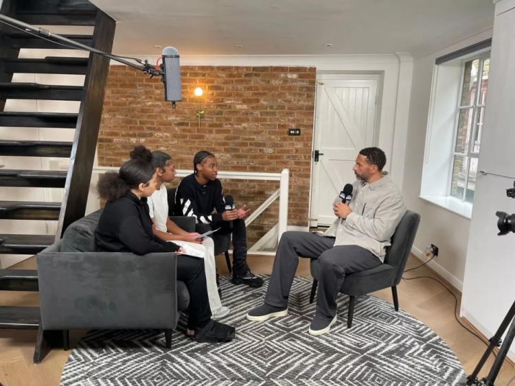 費迪南德:裝備貴是阻擋年輕人踢球的巨大障礙 要推動二手裝備利用