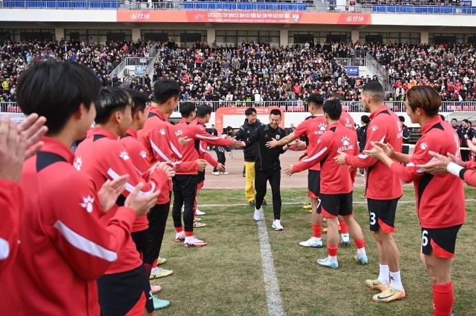 今日賽前，俱樂部為前球員馬曉磊及文爍舉行了退役儀式