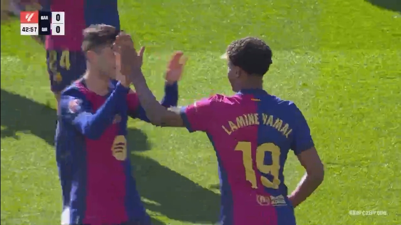 巴薩領(lǐng)先！亞馬爾任意球折射入網(wǎng)，赫羅納后衛(wèi)“手球送烏龍”