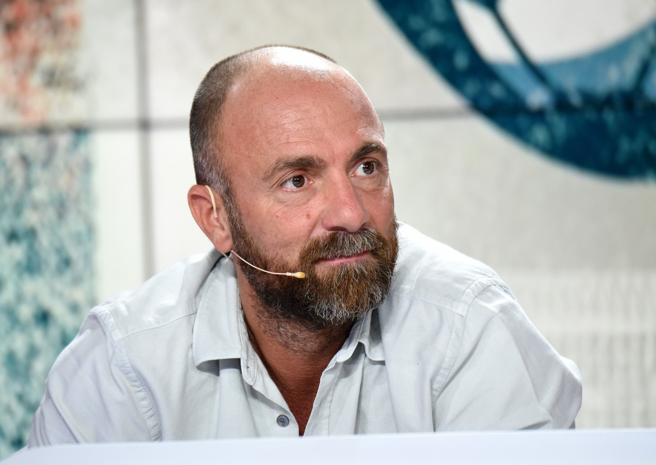 杜加里：法國中場沒有創(chuàng)造力和鋒線聯(lián)系也太少，德尚需要做出改變