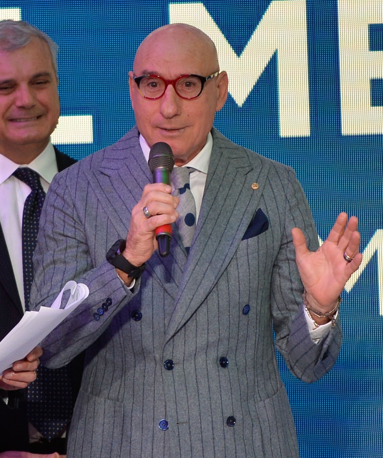 名宿：米蘭必須堅持信任孔塞桑，再換帥只會制造更大的混亂