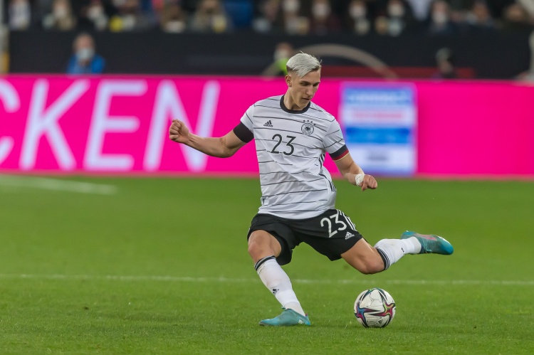 記者：施洛特貝克將取代勞姆對(duì)意大利首發(fā)，克萊因丁斯特也將首發(fā)