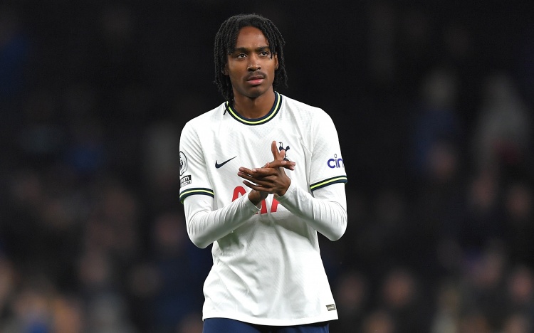 斯賓塞：孫興慜不是大聲呼喊的典型隊(duì)長(zhǎng)，他更多是以身作則