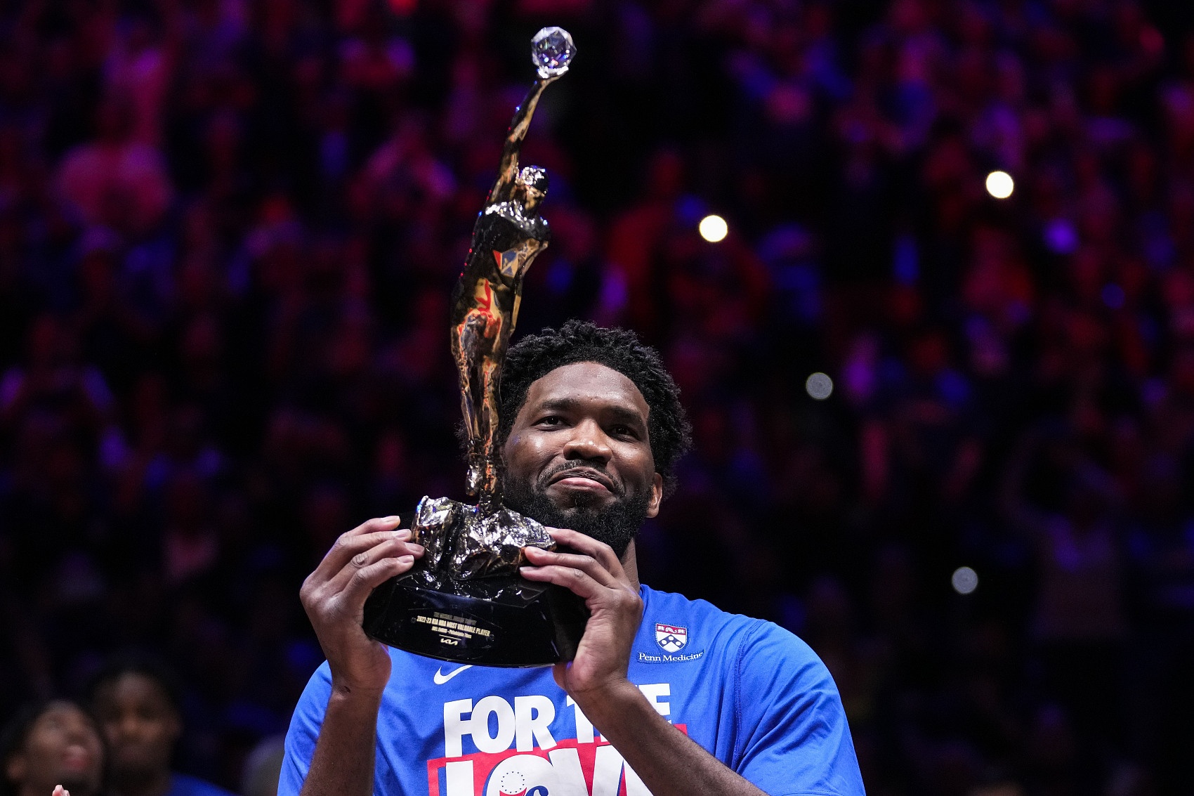 討論|恩比德目前的生涯能進(jìn)名人堂？季后賽沒(méi)成績(jī)&出場(chǎng)少影響大？