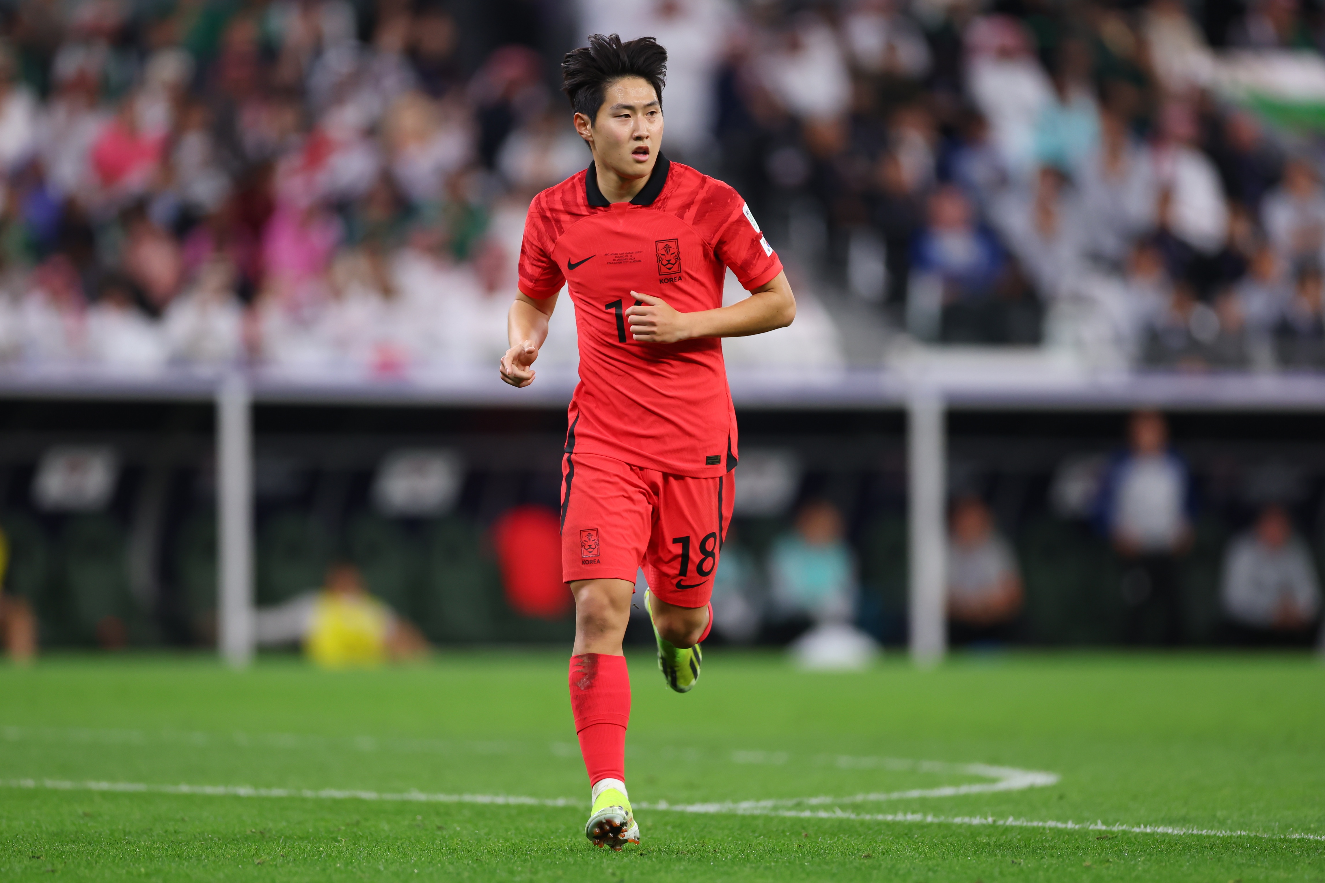 韓國隊官方通告球員傷情，李剛?cè)蕚椴粐?yán)重但需觀察情況