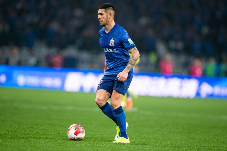 記者：申花今天下午兵發(fā)鄭州，路易斯或隨隊(duì)出征陳晉一出戰(zhàn)存疑