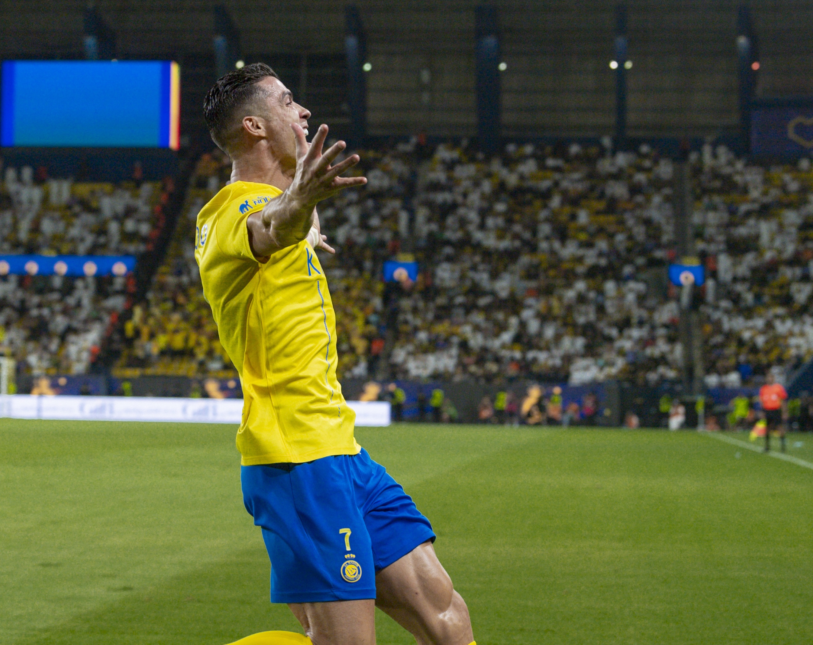 新月主帥：C羅是全世界所有球員的榜樣 他是100%的職業(yè)球員