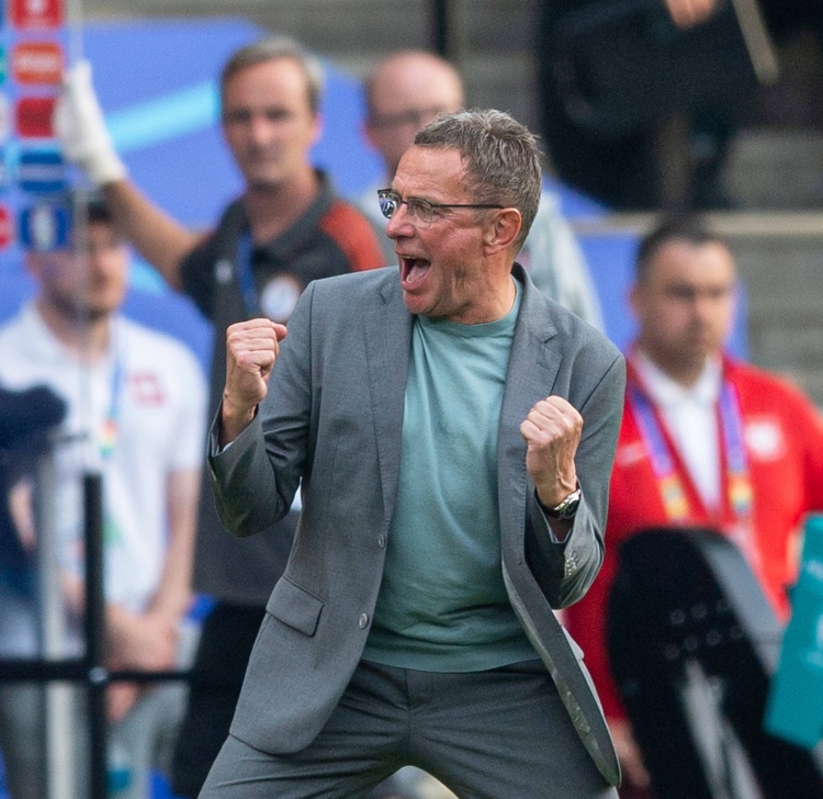 記者：拜仁沒有和朗尼克接觸，未來也沒有邀請其任職的計劃