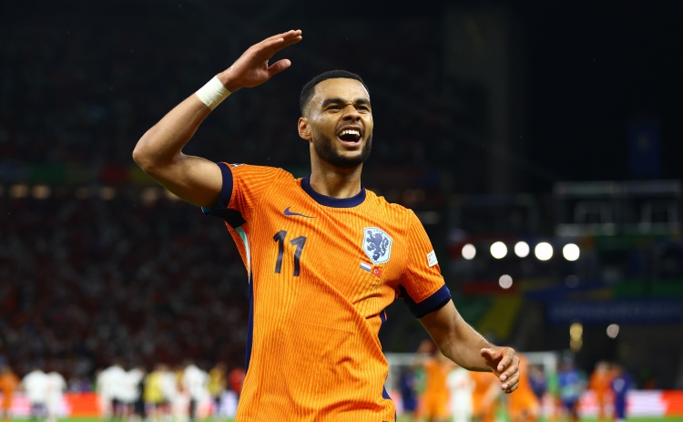 加克波為荷蘭隊(duì)出戰(zhàn)前37場比賽參與21球，本世紀(jì)僅次于亨特拉爾