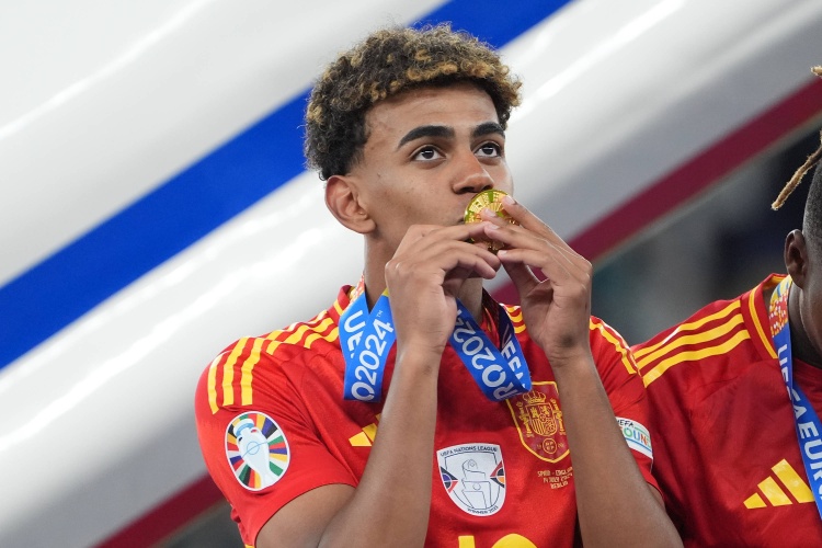 大腿！亞馬爾在德拉富恩特麾下直接參與12球，同期西班牙隊內(nèi)最多